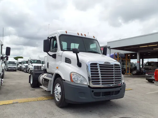 2016 FREIGHTLINER/MERCEDES CASCADIA 113