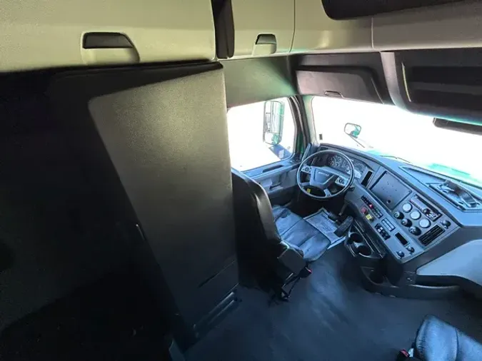 2021 FREIGHTLINER CA126