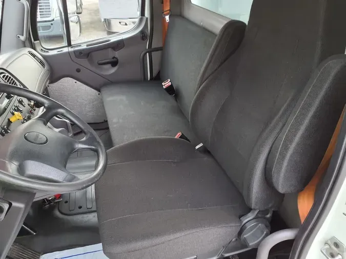 2018 FREIGHTLINER M2 106