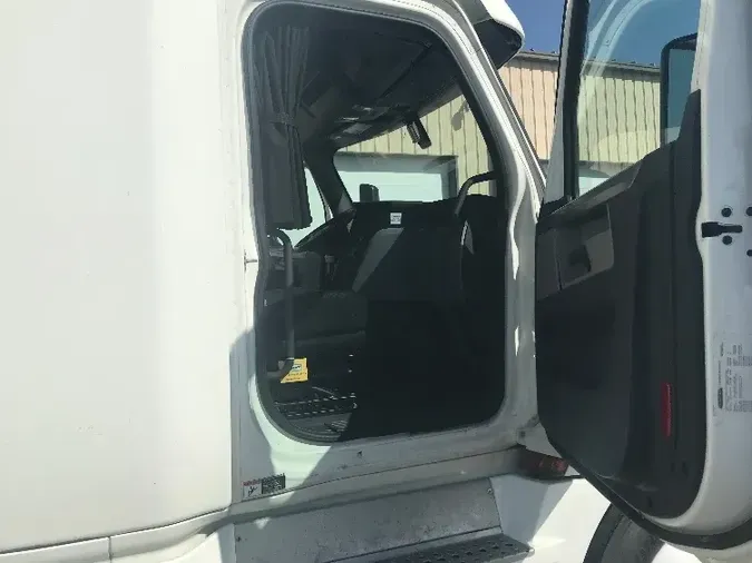 2018 Freightliner T12664ST