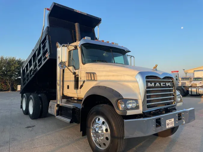 2019 MACK GR64F