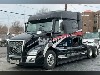 2025 VOLVO VNL64T740