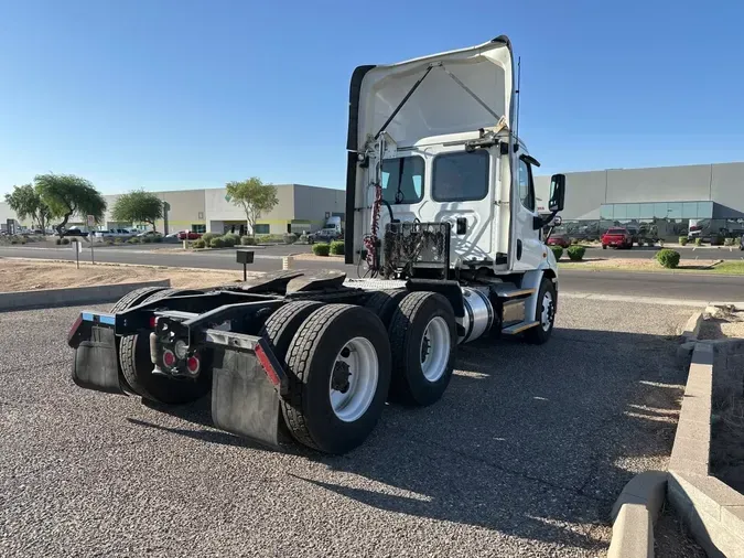 2017 FREIGHTLINER CASCADIA 113