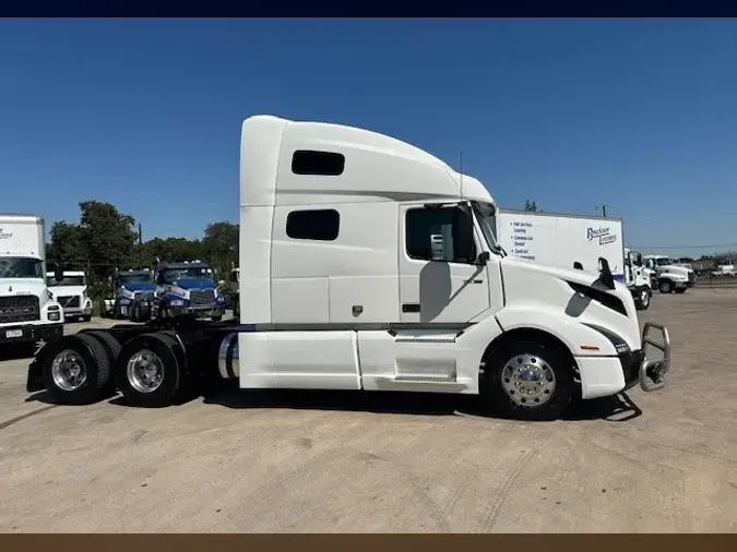 2019 VOLVO VNL64T760