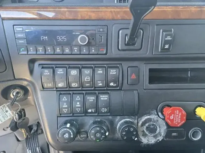 2022 International LT625