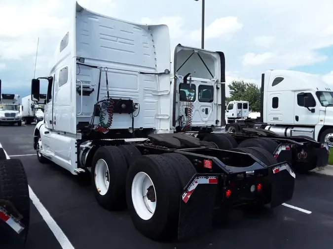 2020 VOLVO VNL64T-760