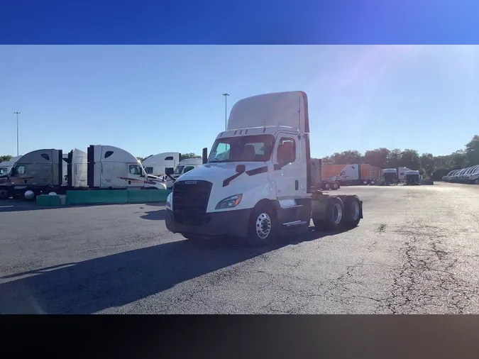 2020 Freightliner Cascadia 126