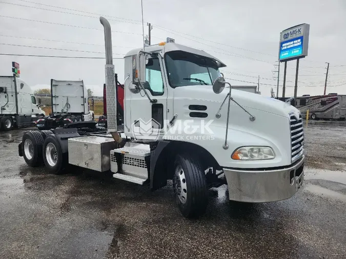 2017 MACK CXU613