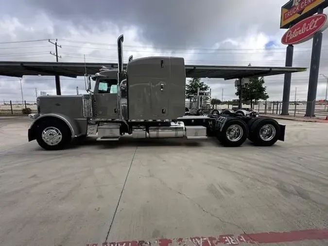2022 Peterbilt 389