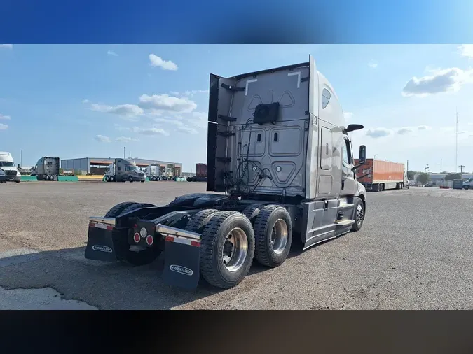 2023 Freightliner Cascadia 126