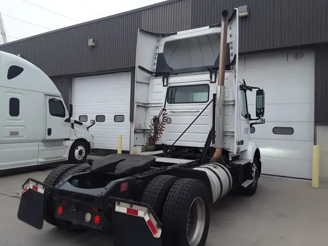 2019 VOLVO VNR42T 300