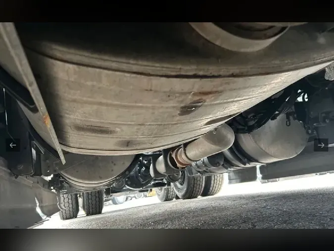 2025 VOLVO VNL64T760