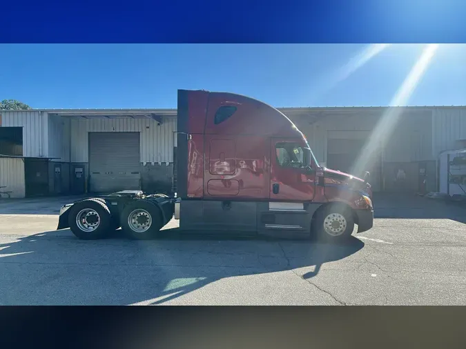 2021 Freightliner Cascadia 126