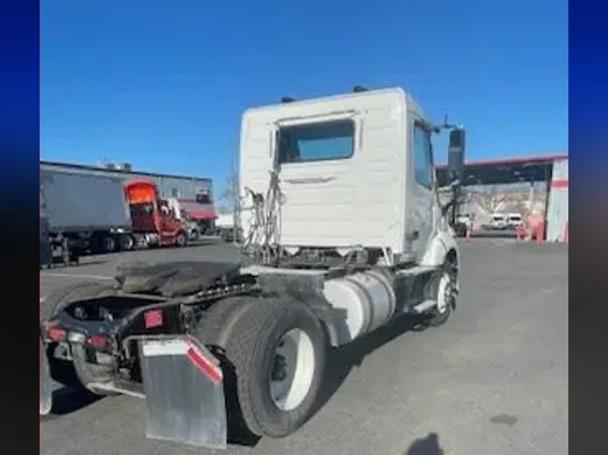 2019 VOLVO VNL42T 300