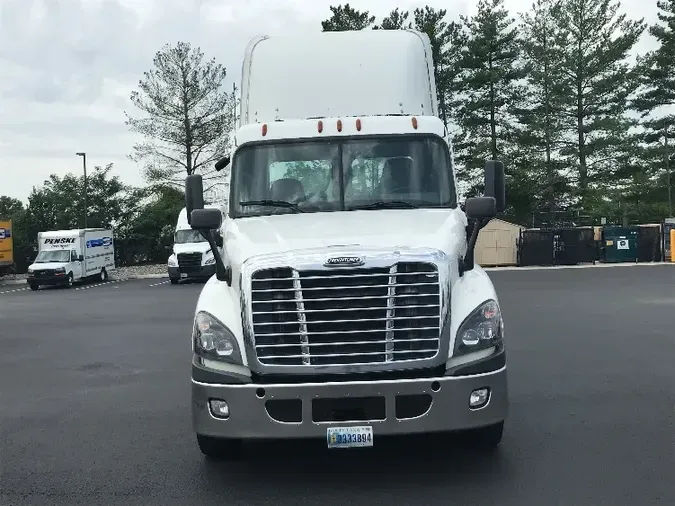 2016 Freightliner X12564ST