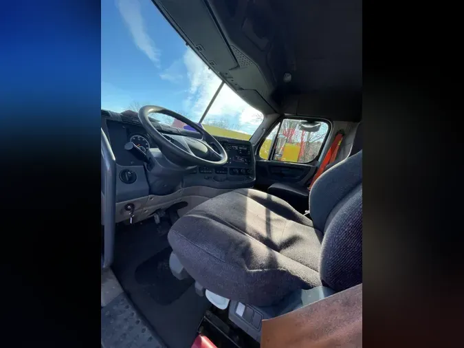 2019 FREIGHTLINER/MERCEDES CASCADIA 125e70a043dcf98d83f00bde9bc1da95f7f