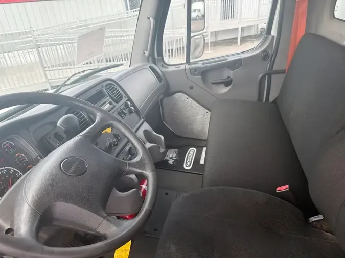 2017 FREIGHTLINER/MERCEDES M2 106