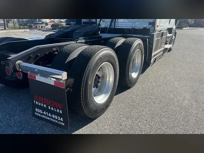 2021 FREIGHTLINER CA126