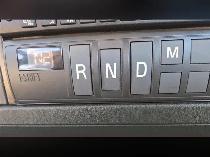 2022 VOLVO VNL64T300