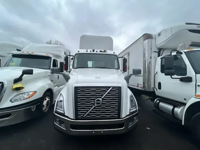 2019 VOLVO VNL64T-300