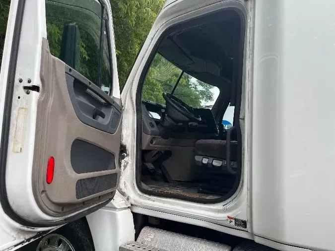 2013 FREIGHTLINER X12564ST