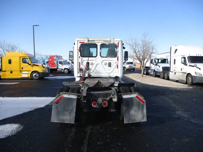 2015 FREIGHTLINER/MERCEDES CASCADIA 113