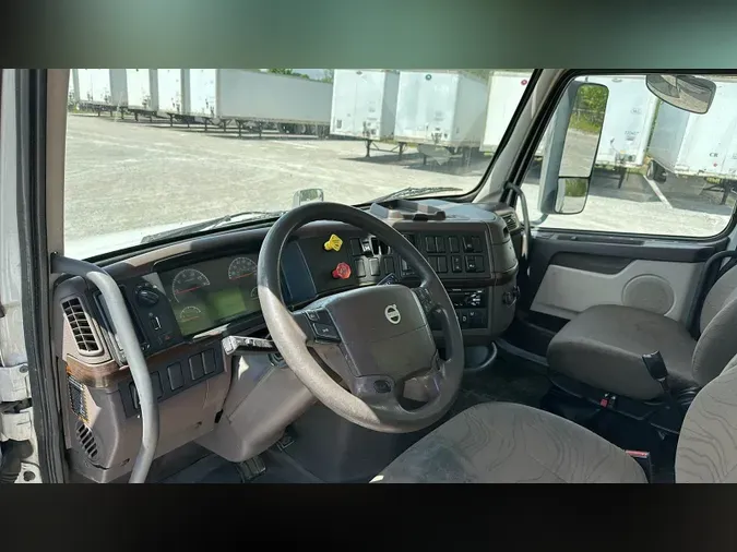 2016 Volvo VNL300