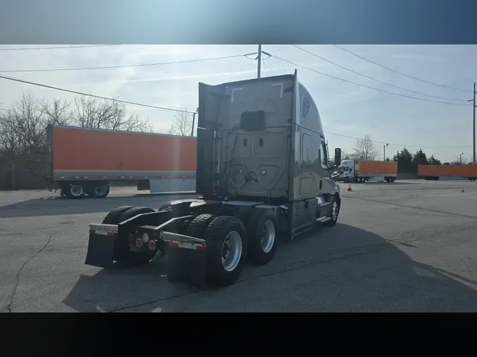 2022 Freightliner Cascadia 126