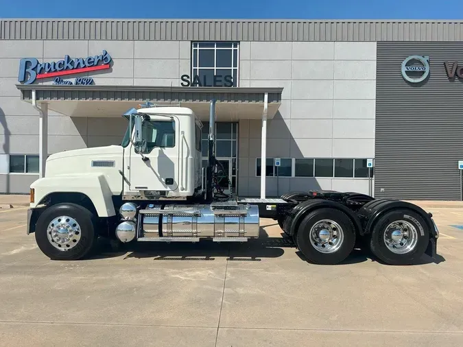 2019 MACK PI64T