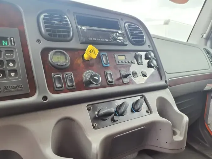 2018 FREIGHTLINER M2 106