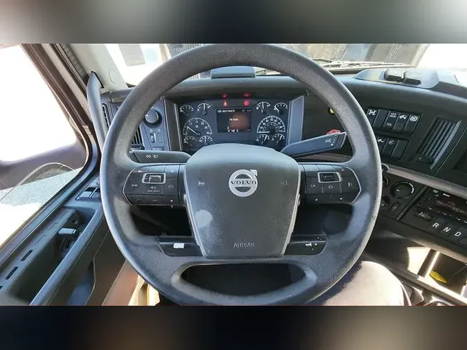 2022 VOLVO VNL760