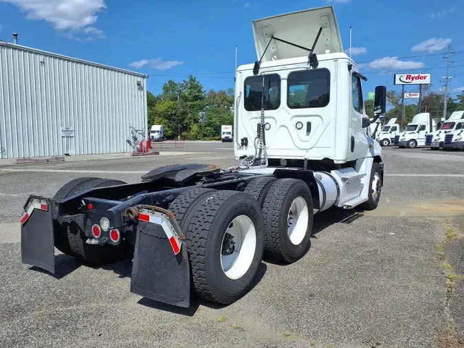 2020 FREIGHTLINER/MERCEDES CASCADIA 125