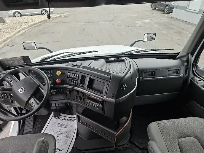 2022 VOLVO VNL64T760