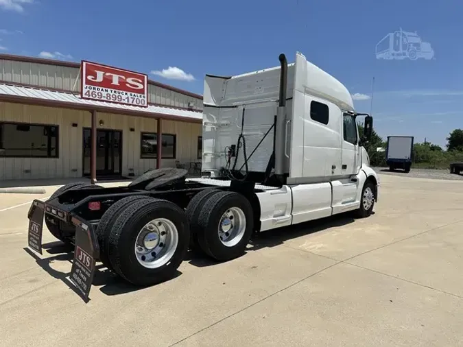 2021 VOLVO VNL64T740