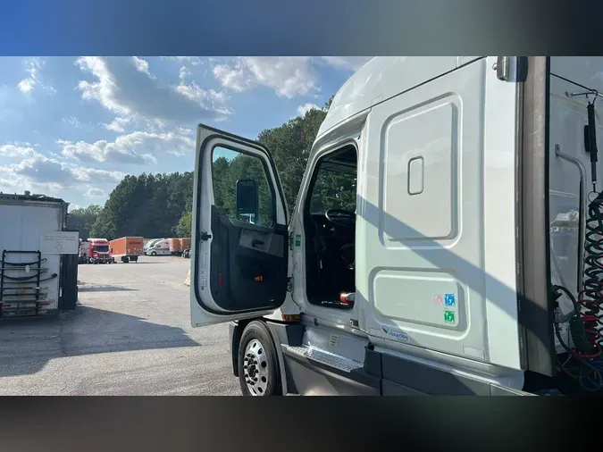 2021 Freightliner Cascadia 126