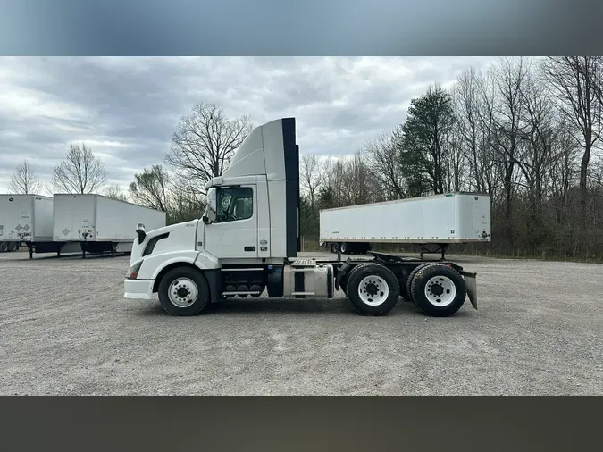 2015 Volvo VNL300