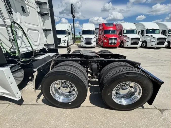 2022 Freightliner Cascadia 126