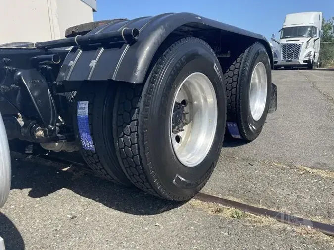2019 FREIGHTLINER CASCADIA 126