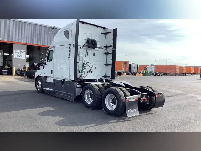 2022 Freightliner Cascadia 126