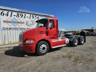 2001 MACK VISION CX613