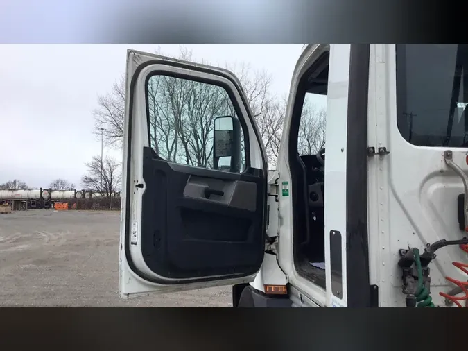 2019 Freightliner Cascadia 126