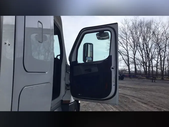 2021 Freightliner Cascadia 126