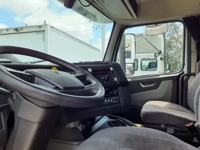2020 VOLVO VNR64T-640