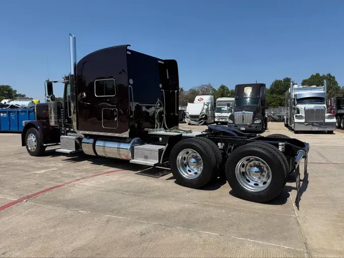 2022 Peterbilt 389