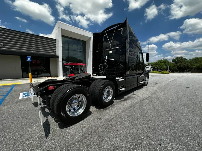 2021 Volvo VNL64T760