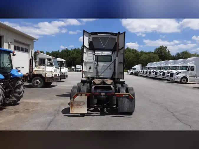 2016 Volvo VNL300