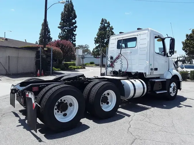 2019 VOLVO VNL64T-300