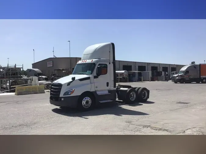 2020 Freightliner Cascadia 126