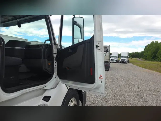 2018 Volvo VNL300