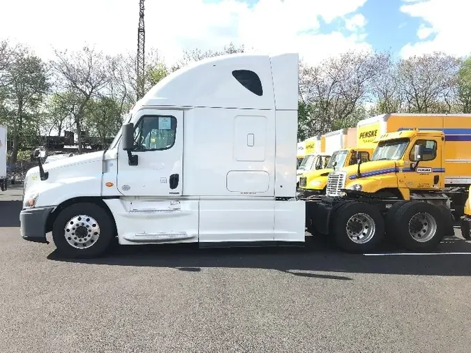 2018 Freightliner X12564ST